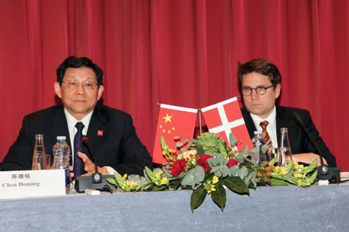 China, Danmark ink business contract