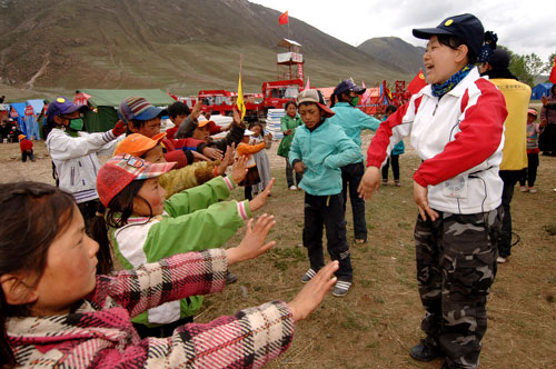 Children in NW China's quake zone look ahead