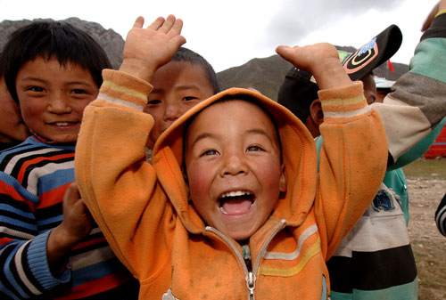 Children in NW China's quake zone look ahead