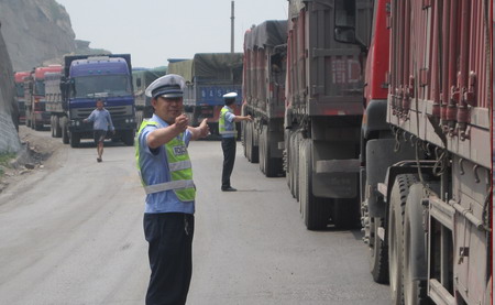 7,000 coal-bearing trucks stuck in traffic for days