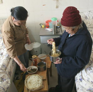 Hospital houses elderly in S. China