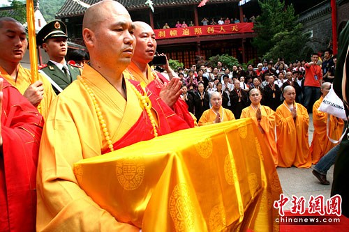 'Buddha remains' unveiled in East China temple