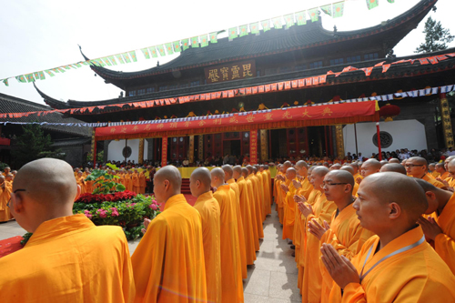 'Buddha remains' unveiled in E China temple