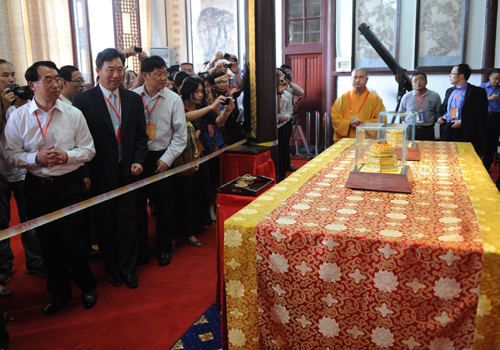 'Buddha remains' unveiled in E China temple