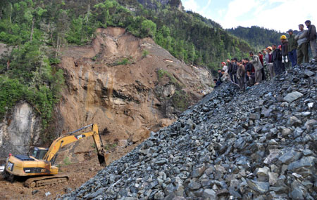 Mountain collapse kills 23, injures 7 in SW China