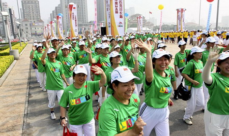China celebrates Olympic Day with long-distance running
