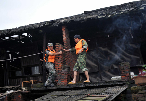 River crests in C China, 54,000 evacuated
