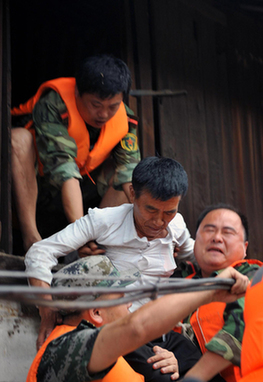 River crests in C China, 54,000 evacuated