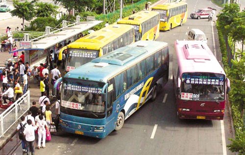 Fake buses gouge passengers in S. China