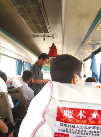 Fake buses gouge passengers in S. China
