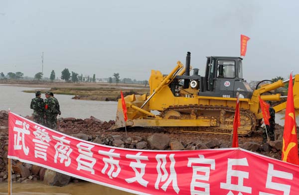 Breached dike in E China repaired