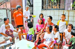 Jobless couple raise 10 homeless kids as their own