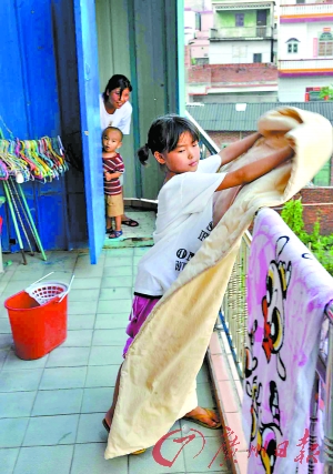 Jobless couple raise 10 homeless kids as their own