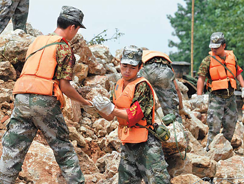 Islanders' fears rise along with Yangtze River water levels