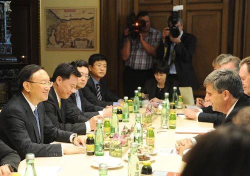 Chinese FM stresses mutual trust in Sino-EU ties