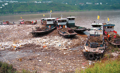 Struggle to contain fresh flooding