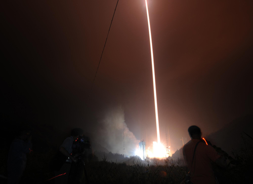 China successfully launches satellite for TV, radio live broadcast