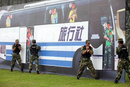 Armed police drill to save hostages in Sichuan