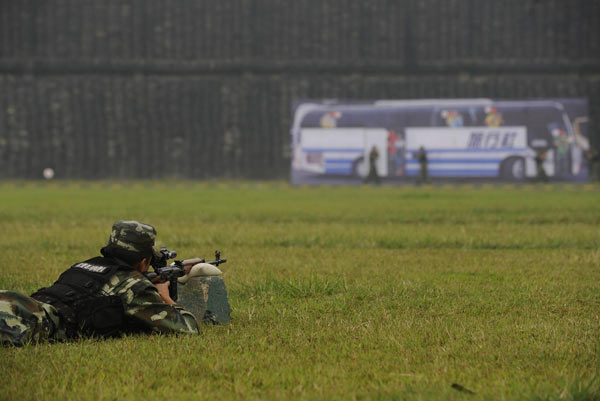 Armed police drill to save hostages in Sichuan
