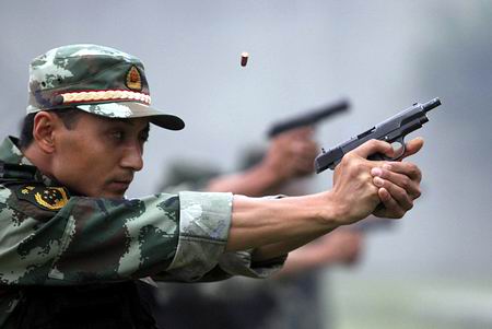 Armed police drill to save hostages in Sichuan