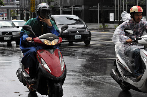 Typhoon Fanapi hits Taiwan