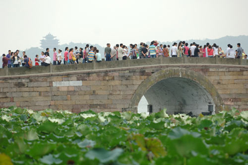 Mid-Autumn Festival losing some old family traditions