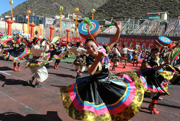 Qamdo in Tibet marks 60th anniversary of liberation