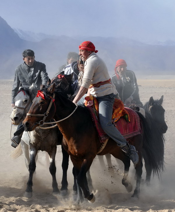 In Tajik wedding, herdsmen vie for the goat