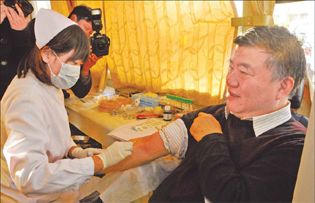 Blood supplies dries up; minister jumps in