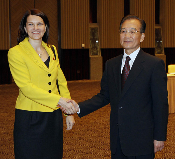 Premier Wen meets Finland, Hungary PMs