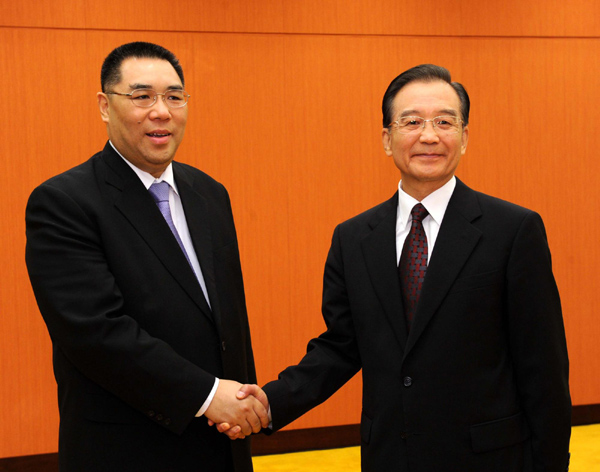Premier Wen meets Macao chief executive