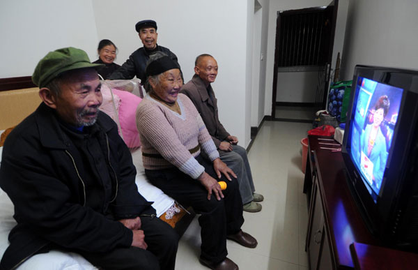 Over 800 evacuated after land sinks in E China