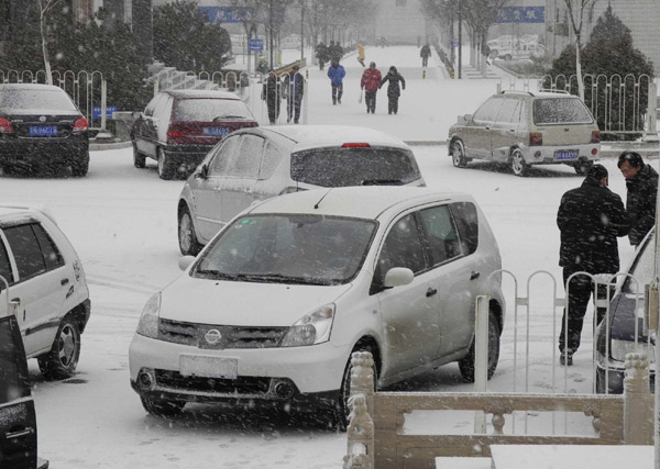 Beijing gets first dusting