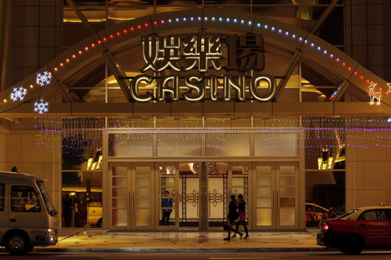 Macao gambling revenue soars 58% in 2010