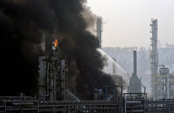 Blast hits NE China refinery, over 30 injured
