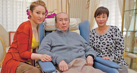 Macao casino tycoon says he was given raw de