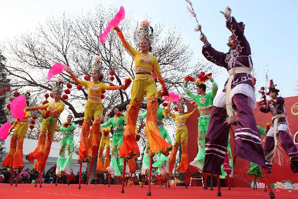 Chinese people toast for a better Year of the Rabbit