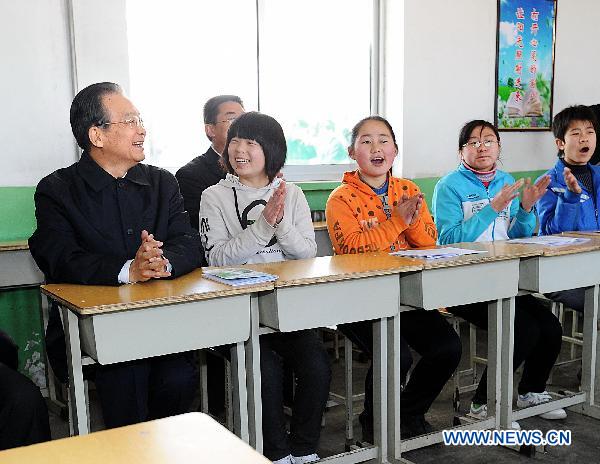Wen urges more support for poverty-stricken areas
