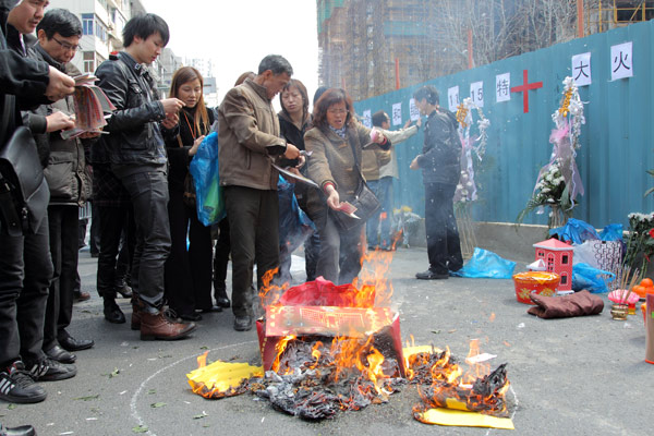 Relatives mourn victims of Shanghai high-rise blaze