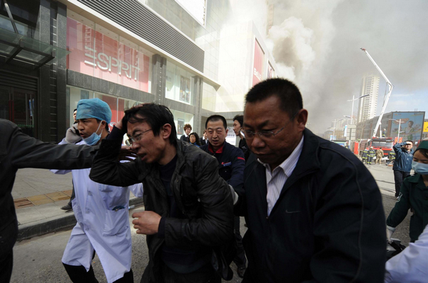 One killed in NW China shopping mall fire