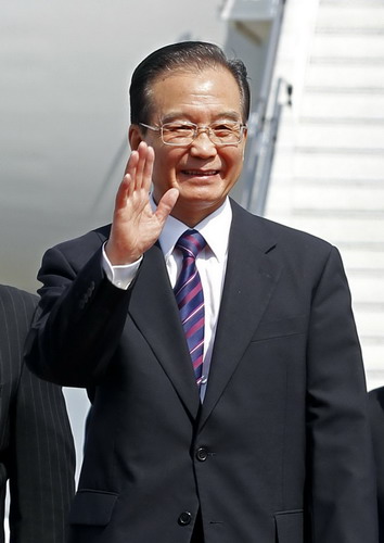 Premier Wen starts official visit to Malaysia