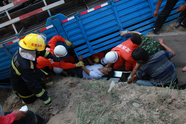 6 killed, 16 injured in NW China road mishap