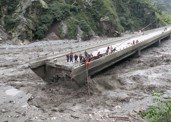 Mudslides wreak havoc in Sichuan