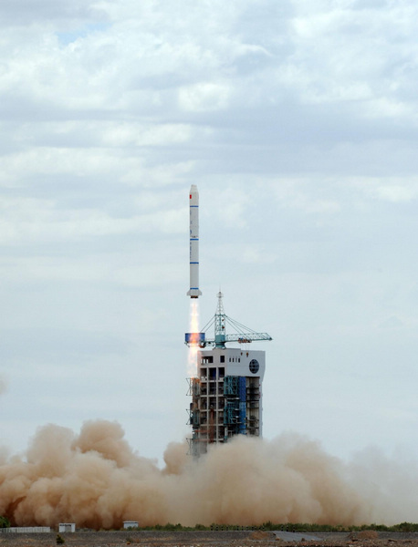 An experimental orbiter in China's Shi-Jian satellite series, SJ-11-03, boosted by a Long-March II-C rocket carrier, lifts off from the Jiuquan Satellite Launch Center in Northwest China's Gansu province, July 6, 2011. China launches experimental satellite