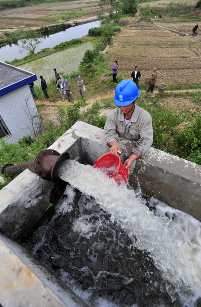 Party focuses on drought, flood battle