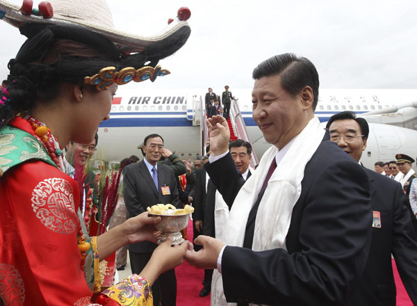 Xi-led delegation brings gifts to Tibet