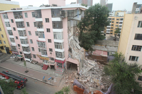 Apartment building cave-in in Harbin,no casualties reported