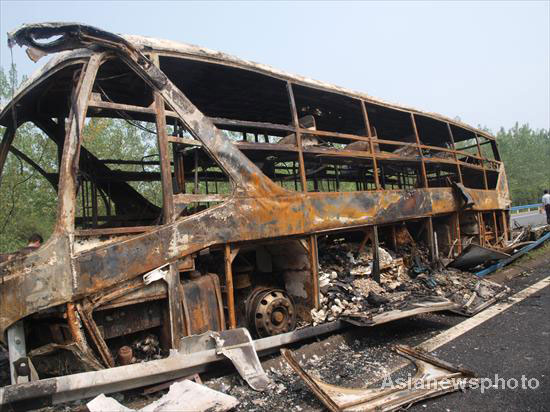 41 dead in central China bus fire