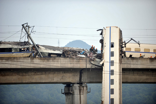 Ministry apologizes for deadly train crash
