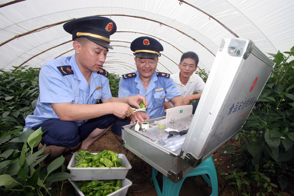 China to tighten rules on pesticide use